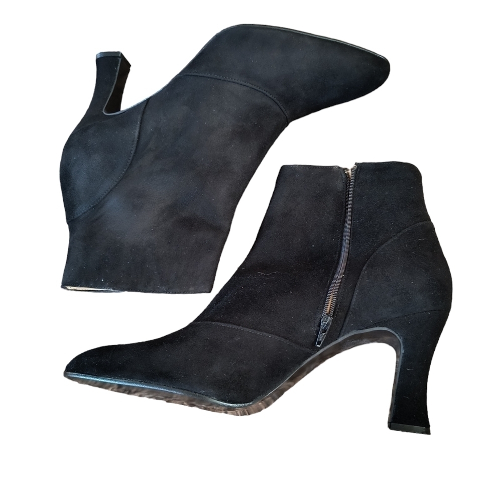 Like New Vanna White Collection Black Suede Side Zip Booties Size 8